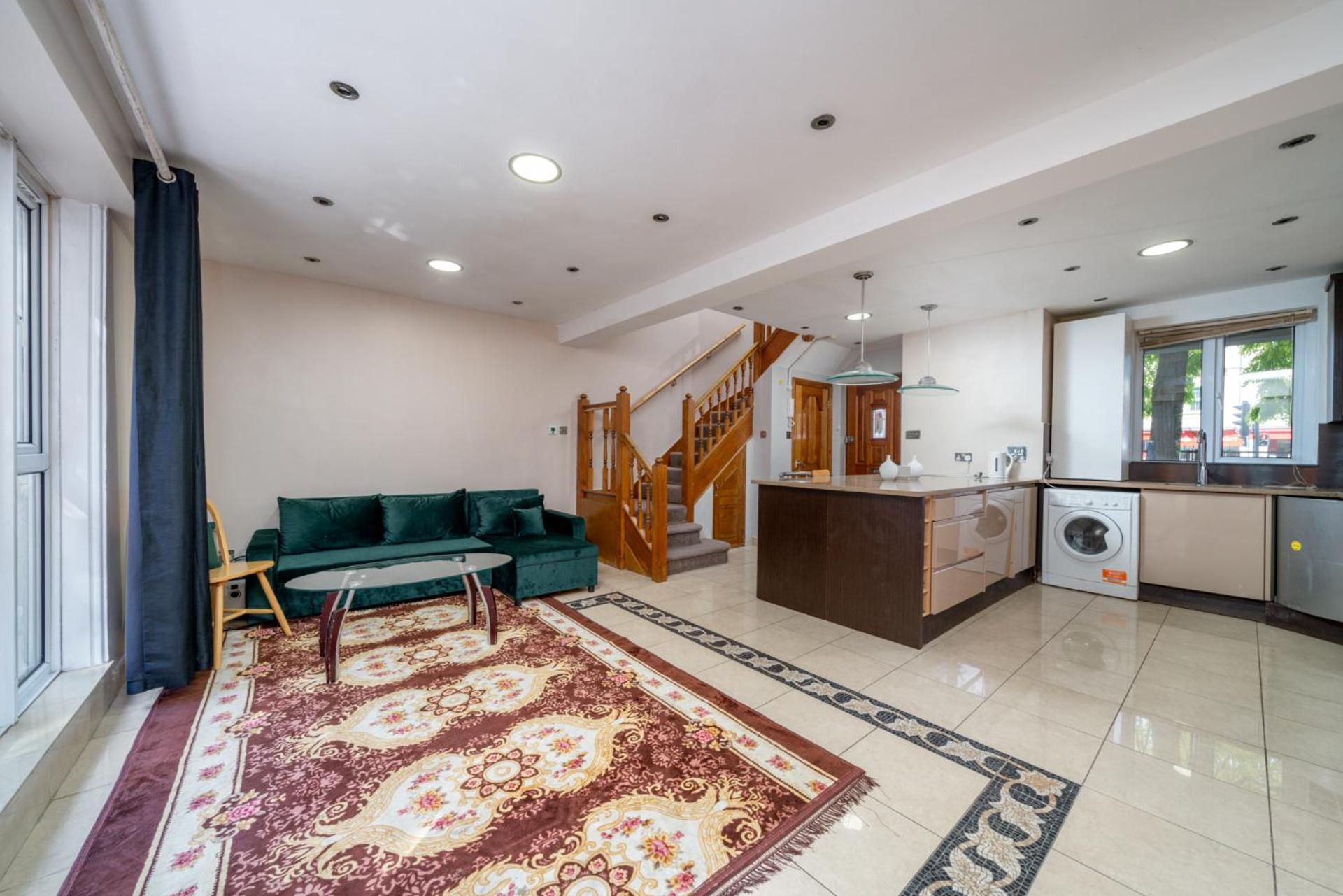Beautiful 3 Bedroom Maisonette Appartamento *