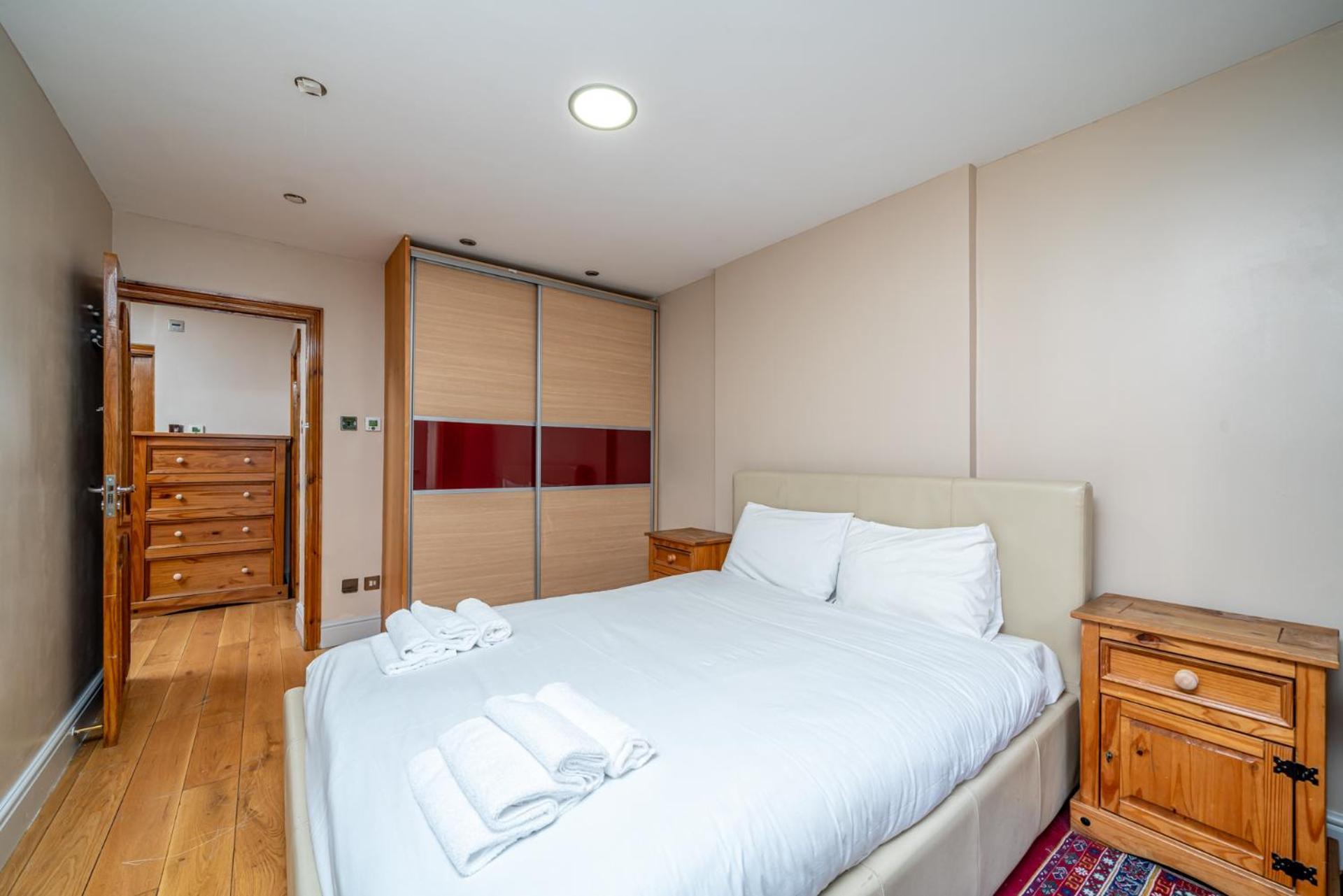 Beautiful 3 Bedroom Maisonette Appartamento