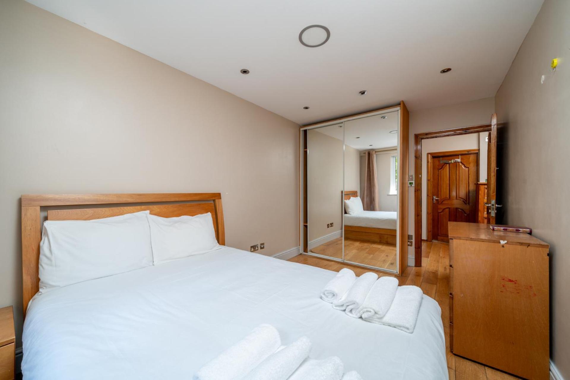Beautiful 3 Bedroom Maisonette Appartamento *